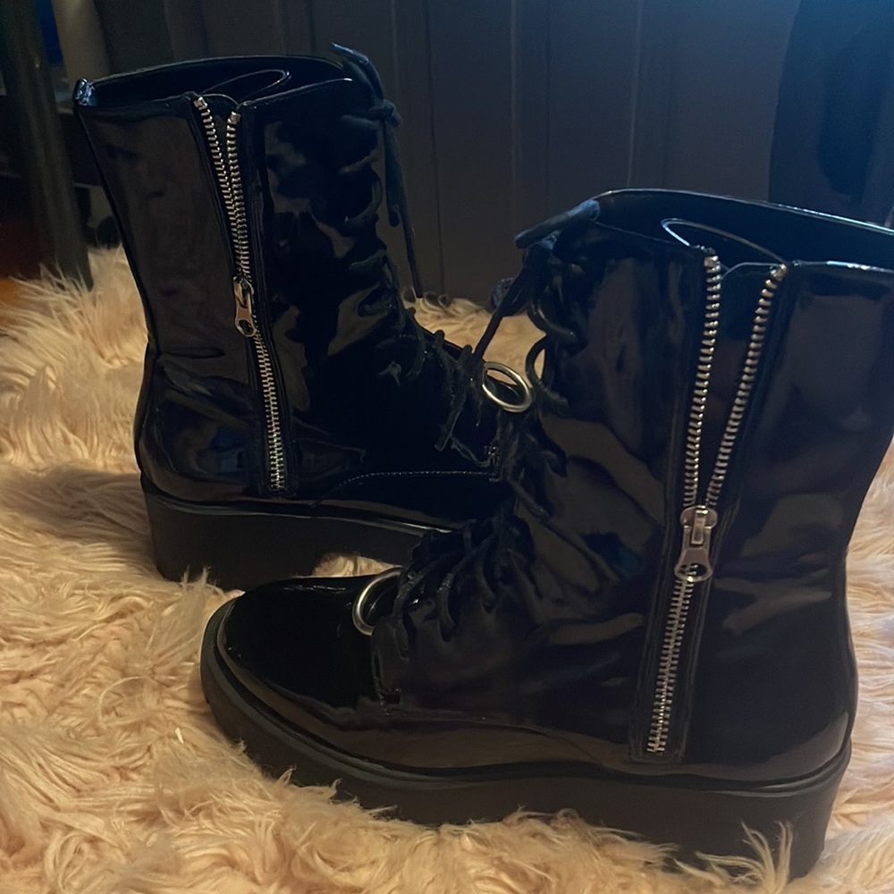 Trends boots for winter ,summer, spring , rainy days .